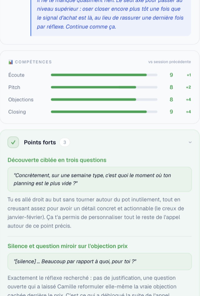Débrief d'un appel de vente simulé sur ClosR : notes par compétence sur l'écoute, le pitch, les objections et le closing